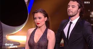 The french version of strictly come dancing (danse avec les stars) is broadcast on tf1. Elsa Esnoult Danse Avec Les Stars Repond Aux Critiques Ca Ne M Atteint Pas Toutelatele