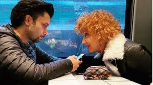 Fiorella mannoia fidanzata con carlo di francesco, prof di amici di 26 anni più giovane è vanity fair a riportare il nome del compagno di fiorella mannoia. Fiorella Mannoia Sui Social Torna Il Fidanzato Inseparabili Dopo 12 Anni