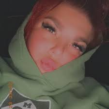 Anyone know a nail tech who does gel polish?