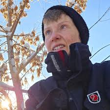 I know people think it's strange that I love winter. I know. It's winter.  It's cold, and if you bonk your fingers, it really hurts, and with me being  clumsy, it happens.