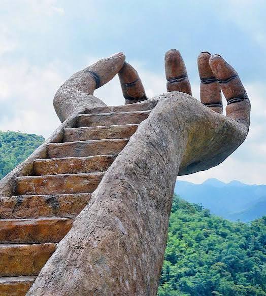 La main de Bouddha à Qingyuan, en Chine : r/crazystairs