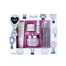 The new reformulated fresh beauty rose deep hydration face cream is said to offer up to 72 hours of hydration, and sounds to be a richer, more hydrating version of their rose & hyaluronic acid deep hydration moisturizer, and it'll be available right here. Fresh Rose Deep Hydration Ritual Set 1x Soy Face Cleanser 50ml 1x Rose Deep Hydration Face Cream 50ml 1x Rose Deep Hydration Facial Toner 100ml 1x Rose