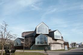 Standing beside the vitra design museum by frank gehry (1989) and the conference pavilion by tadao ando (1993) vitrahaus in weil am rhein, by herzog & de meuron (2010) connects the two buildings. Mit Dem Wohnmobil Zum Vitra Design Museum Womoliebe De
