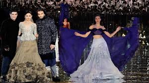 Alia Bhatt Ranveer Singh Walk For Manish Malhotra India Couture Week 2017 Youtube August 02, 2017 10:15 ist.