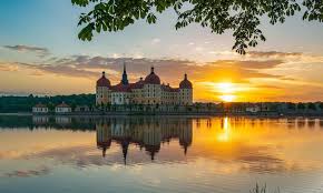 „durch unsere ausstellung „drei haselnüsse für aschenbrödel im schloss moritzburg und durch die filmgeschichte des schlosses als. Schloss Moritzburg Kulturlandschaft Moritzburg