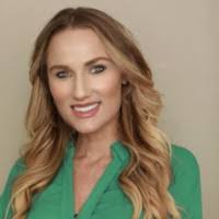 Amy Kenyon's Instagram, Twitter & Facebook