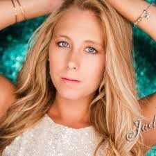 Laura Cudmore's Instagram, Twitter & Facebook