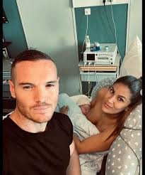 Photo : Wafa et Oliver le jour de la naissance d'Aaron, le 19 avril 2021