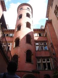Vieux Lyon Tour Rose Vieux Lyon Lyon Tourisme Lyon