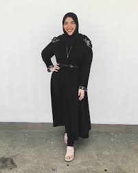 Dalam foto itu, terlihat seorang pns yang berdiri di antara sejumlah pns lainnya. 10 Model Gamis Untuk Wanita Gemuk Yang Nyaman Dan Modis Updated 2021 Bukareview