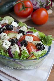 Insalata Greca Con Feta Fresca E Gustosa Per Il Pranzo O La Cena Ricetta Ricette Insalata Greca Insalate
