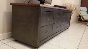 Cette étagère murale de style rustique est idéale pour créer un style industriel dans votre intérieur. Banc Tele De Style Industriel Avec Kallax