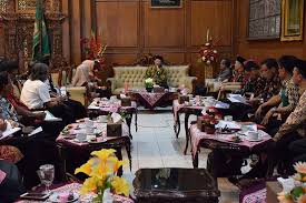 Kumpulan cerita rakyat banyumas bahasa jawa : Pemkab Banyumas Berupaya Lestarikan Bahasa Jawa Dialek Banyumasan Antara News