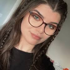 Emma McNeilly (@EmmaMcNeillyy)