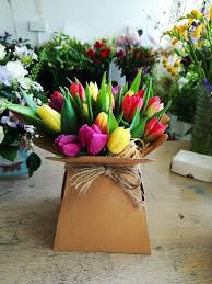 How to take grocery store flowers and make them look stunning! Environmentally Eco Friendly Vase Of Professionally Arranged Fresh Flowers For Local Aylesbury Collection Or Delivery