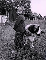 Dizinin senaryosu astrid lindgren tarafından yazılmıştır. Sa Har Ser Tjorven Fran Saltkrakan Ut Idag
