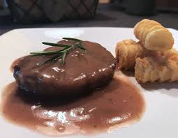 Rinderfilet Mit Rotweinsauce Rinderfilet Rinderfilet Rezepte Lebensmittel Essen