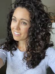 No Fuss Shoulder Length Curly Hair Routine Curly Type 2c Shoulder Length Curly Hair Curly Hair Types Curly Hair Photos