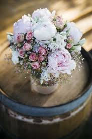 Lassige Gartenhochzeit Mit Freier Trauung Hochzeitsblog The Little Wedding Corner Blumenstrauss Hochzeit Gartenhochzeit Cinderella Hochzeit