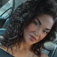 What are some non-chain dinner places in Laconia, New Hampshire, that serve  seafood?