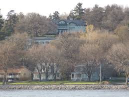 Riverfront Homes Davenport Iowa The Protagonist In My Hippie Trails Novels Sets Out From Here Heading East Lakefront Homes Quad Cities Riverfront