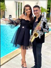 Cei doi au nu doar o relație amoroasă, dar și una profesională, fiind împreună și în lumina reflectoarelor. Georgiana LobonÈ› È™i Armin NicoarÄƒ AdevÄƒrul Despre RelaÈ›ia Lor Au Dat CÄƒrÈ›ile Pe FaÈ›Äƒ Impact
