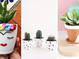 Ici, vous n'aurez qu'à délimiter une zone à peindre sur le bas de votre support et à appliquer un peu de peinture. 18 Facons De Customiser Un Pot De Fleurs