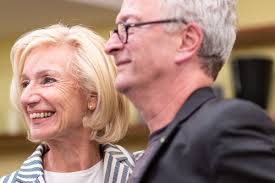 Thommie Bayer und Kulturreferentin Dr. Julia Lehner bei der Lesung am 9.  Juli 2019.|© Joachim Hauser