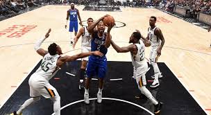 遭禁赛25场的艾顿（deandre ayton）18日解禁归队，攻下18分，但依旧杯水车薪，乔治（paul george）、里纳德（kawhi leonard）和威廉斯（lou williams）毫不手软，合力缴出64分，终场洛杉矶快船以120：99让凤凰城太阳黯淡无光，主场取得10连胜佳绩。 é›·ç´å¾·ç¬¬å››ç¯€å›žç¥žå¿«è‰‡ä¸»å ´é€†è½‰çˆµå£« Nbaæˆ°æ³ Nba å°ç£