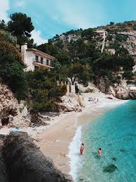 De la mer du nord à la méditerranée, en passant véritable paradis, les étendus de sable blanc et l'eau turquoise de la mer vous feront découvrir les plus belles plages de france. Saint Laurent D Eze Eze Sur Mer Paysage France Paysage Vacances Plage Francaise