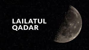 Diesok paginya sang matahari terbit dg sinar nya yang lemah berwarna merah (hadist riwayat hasan) . Amalan Dan Tanda Tanda Malam Lailatul Qadar Syiar Ramadhan