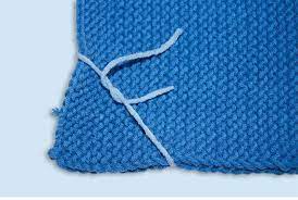 A knook looks like a crochet hook with an eyelet on the end. Knooking Hakeln Im Strick Look Geolino