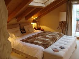 Homelook.it è una grande piattaforma per interior design in italia che facilita la ricerca dei mobili, accessori e complementi d'arredo. Engadina Nuovo Appartamento Di Montagna Dai Toni Caldi E Atmosfere Suggestive Rustico Camera Da Letto Altro Di Studio Ansbacher Manzoni