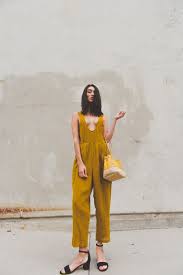 6 Minimalist Outfits To Wear On Repeat This Summer Minimal Fashion Minimalist Outfit Everyday Outfits