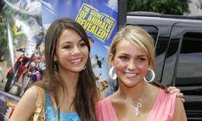 Digitells with victoria justice from zoey 101 and josh hutcherson on read along with me. Zoey 101 Reboot In The Works We Are So Sugary