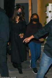 The actor revealed how zahara experienced medical bias. Angelina Jolie Is Surrounded By Security After Enjoying Dinner With Daughter Zahara At Craig S Aktuelle Boulevard Nachrichten Und Fotogalerien Zu Stars Sternchen