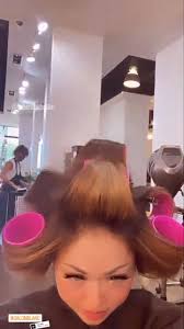 Book that celebrity blowout @salonblanc #alohasaturday #chandelierblowout  #chandelierlayers #luxuryhaircare #bighairbigdreams #bouncyhair