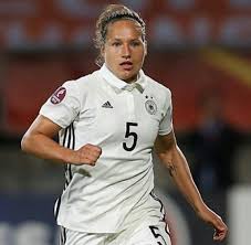 Peter started playing football in primary school. Sp Fussball Dfb Frauen Peter Verletzung Meldung Lange Pause Fur Babett Peter Nach Achillessehnenriss Welt