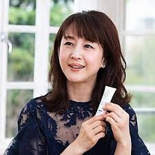 相田翔子さんも絶賛 シミは家で消せるの 簡単すぎる方法がすごい ヘアスタイリング アップスタイル ヘアアレンジ 三つ編み サイド