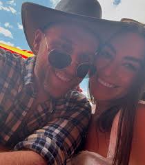 BECKS🤠 (@rebeccaeshore) • Fotos y videos de Instagram