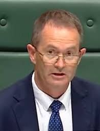 Andrew Wallace's Instagram, Twitter & Facebook