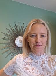 Carrie Tiller's Instagram, Twitter & Facebook