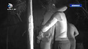 Roxana ghiță nu a mai putut continua competiția din republica dominicană, iar după câteva săptămâni petrecute în spital, concurenta de la pentru unul dintre concurenții survivor românia drumul se oprește în această seară. Roxana GhiÅ£Äƒ Si Musty Fratele Lui Kamara Apropieri Tandre La Survivor