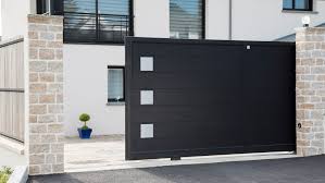 Limites dimensionnelles de votre portail coulissant le système d'ouverture du portail coulissant alu peut aller jusqu'à 5,50 mètres entre. Portail Coulissant Sur Mesure Alu Pvc Inox Fer Forge Komilfo