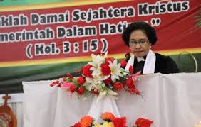 Perayaan natal sudah menjadi suatu tradisi bagi kebanyakan denominasi gereja kristen. Hendaklah Damai Sejahtera Kristus Memerintah Dalam Hatimu Kolose 3 12 17 Sinode Gmit