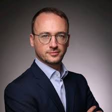 Ich habe einen neuen Job und arbeite jetzt als Head of FX bei Accenture  Song.