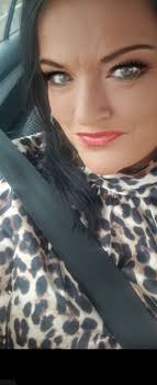 Hi I'm angela 47 from Newcastle 😊 looking to make new friends and good  chat ( not doing this for dating haha) hope everyone is enjoying the  sunshine coz it makes everyone