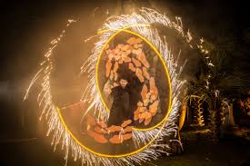 Feuershow buchen für hochzeit, geburtstag und viele andere events. Feuertanz Ch Joseph Stenz Feuerkunstler Fur Feiern Und Events