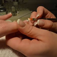 No tengas miedo, porque te vamos a explicar con detalle todos los pasos que. Manicura Francesa Como Dejarla Perfecta