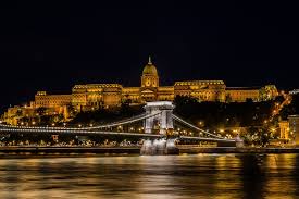 The city has an estimated population of 1,752,286 over a land area of about 525 square kilometres (203 square miles). Budapeste Como Visitar O Historico Castelo De Buda Viajonarios